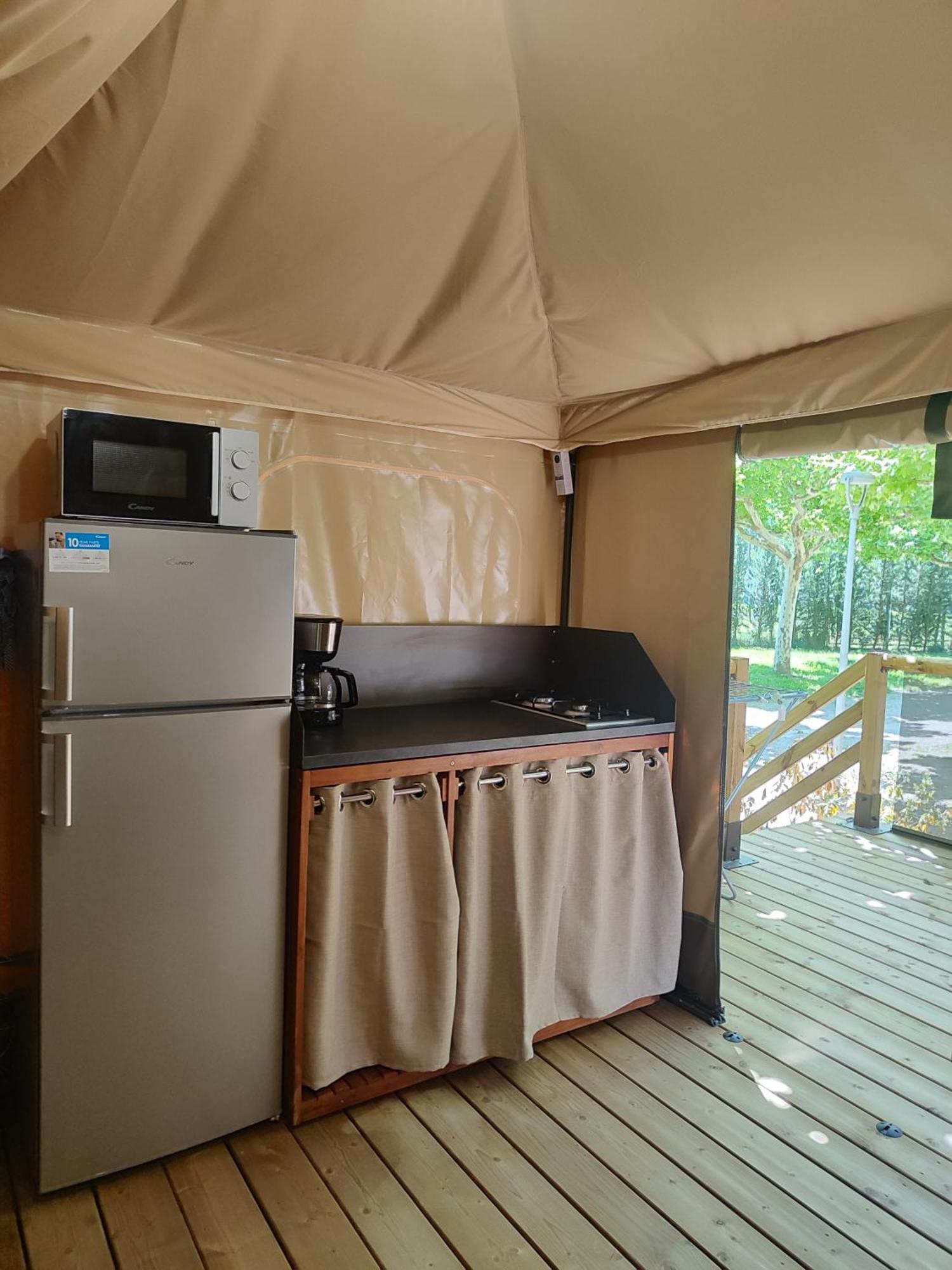 Camping Porte Des Alpilles By M.A Destination Glamping Saint-Étienne-du-Grès Dış mekan fotoğraf