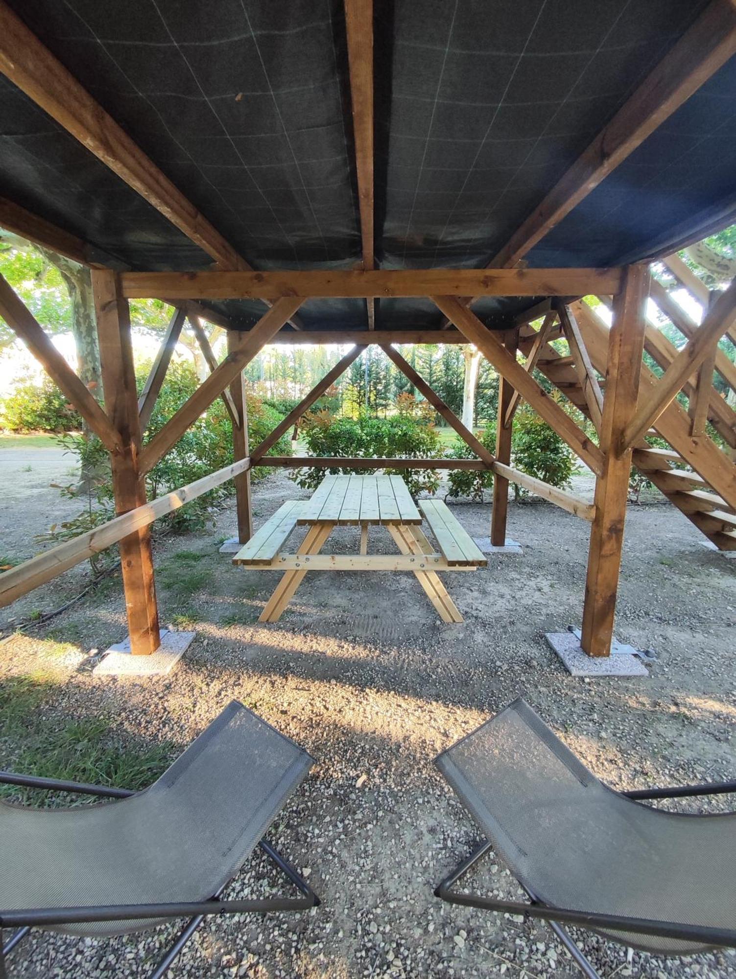 Camping Porte Des Alpilles By M.A Destination Glamping Saint-Étienne-du-Grès Dış mekan fotoğraf
