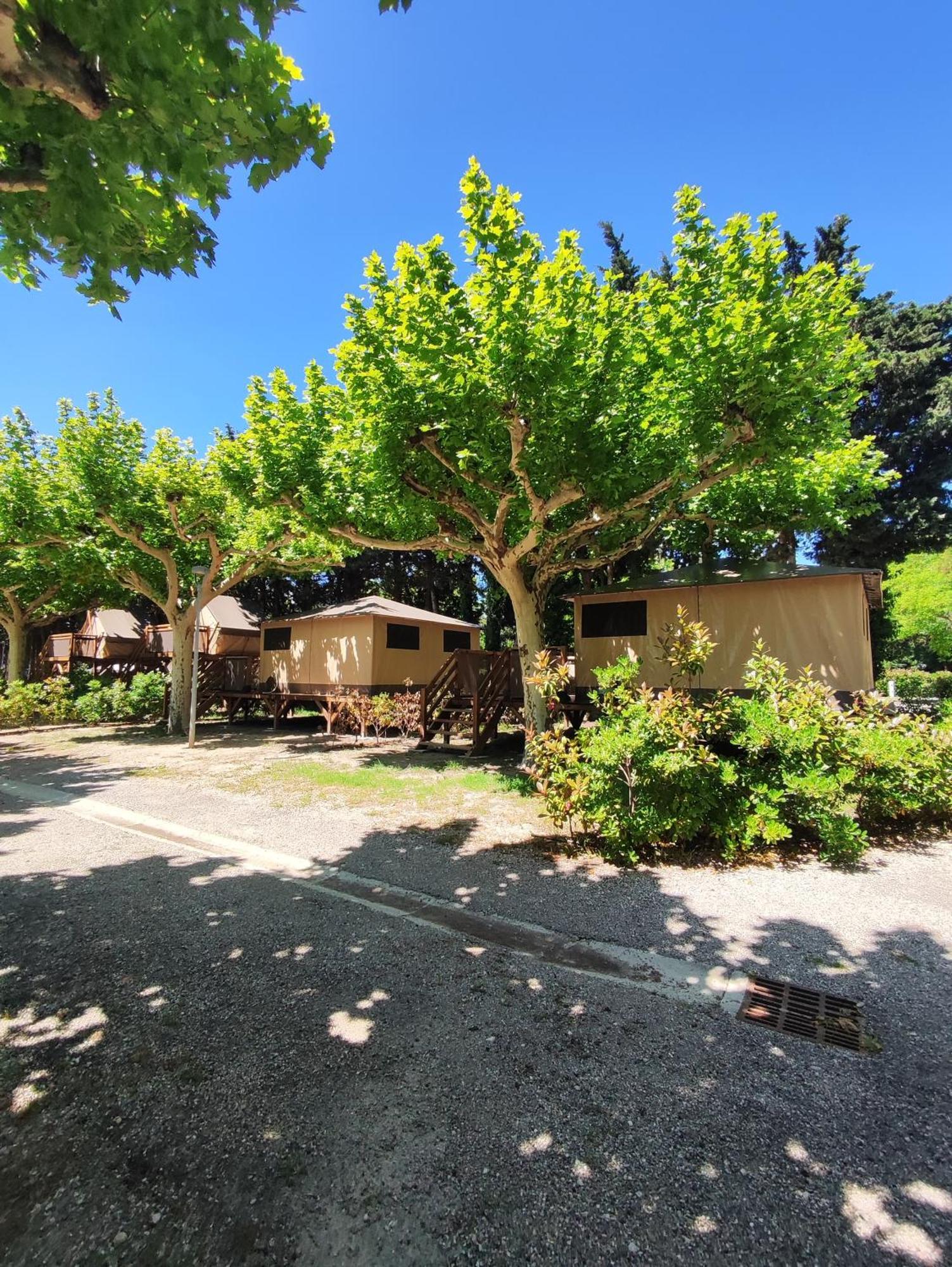 Camping Porte Des Alpilles By M.A Destination Glamping Saint-Étienne-du-Grès Dış mekan fotoğraf