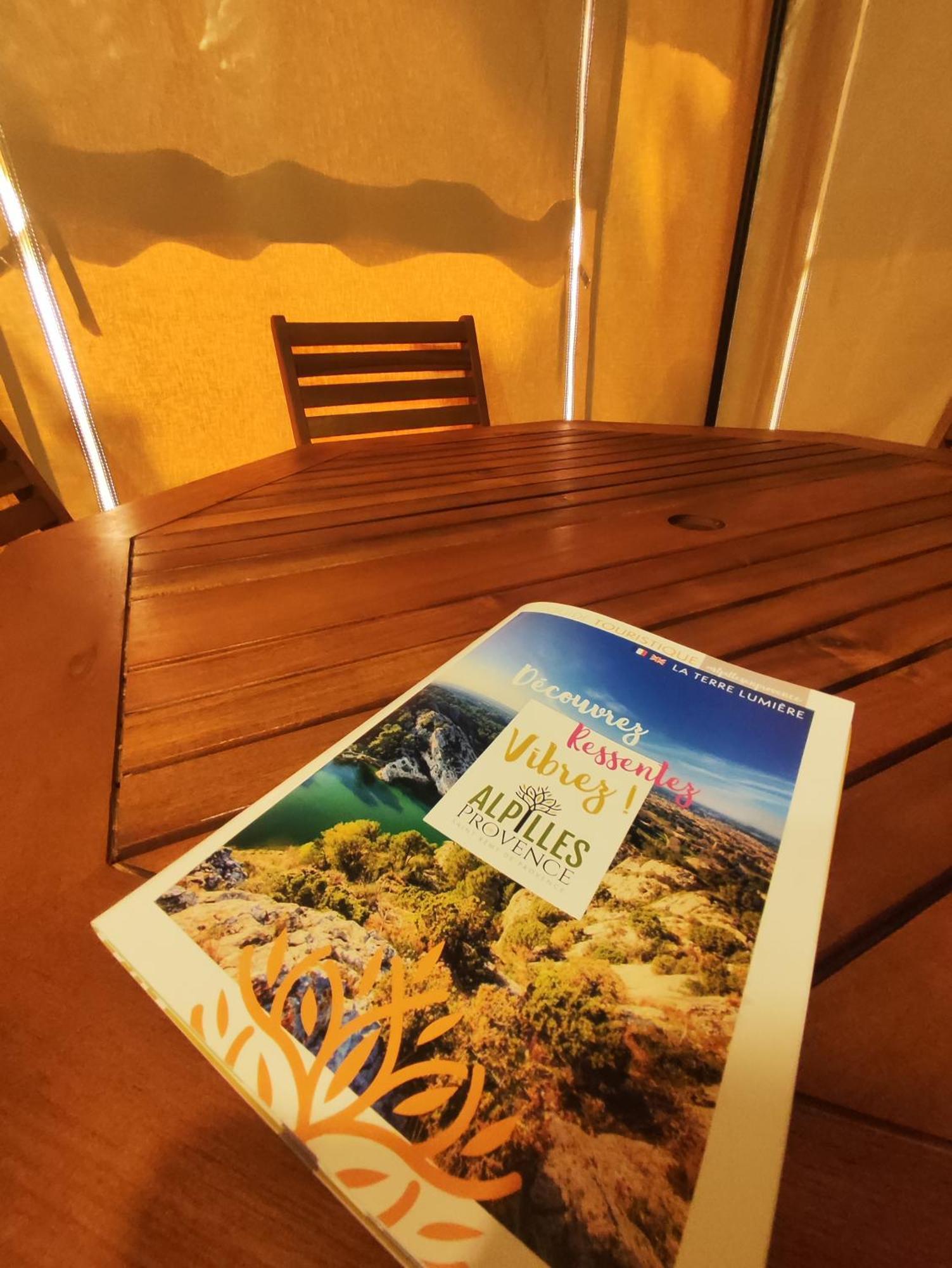 Camping Porte Des Alpilles By M.A Destination Glamping Saint-Étienne-du-Grès Dış mekan fotoğraf